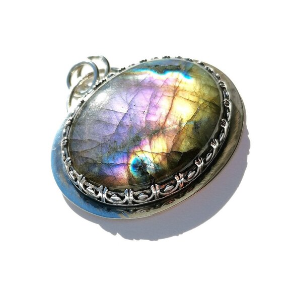Rainbow Blue Labradorite Pendant - Picture 5 of 6